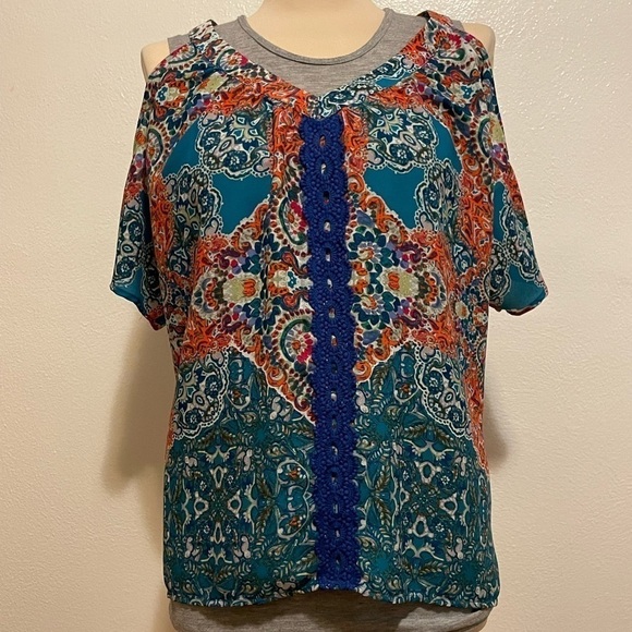 Collective Concepts Size Medium Cold Shoulder Short Sleeve Top - Picture 3 of 7